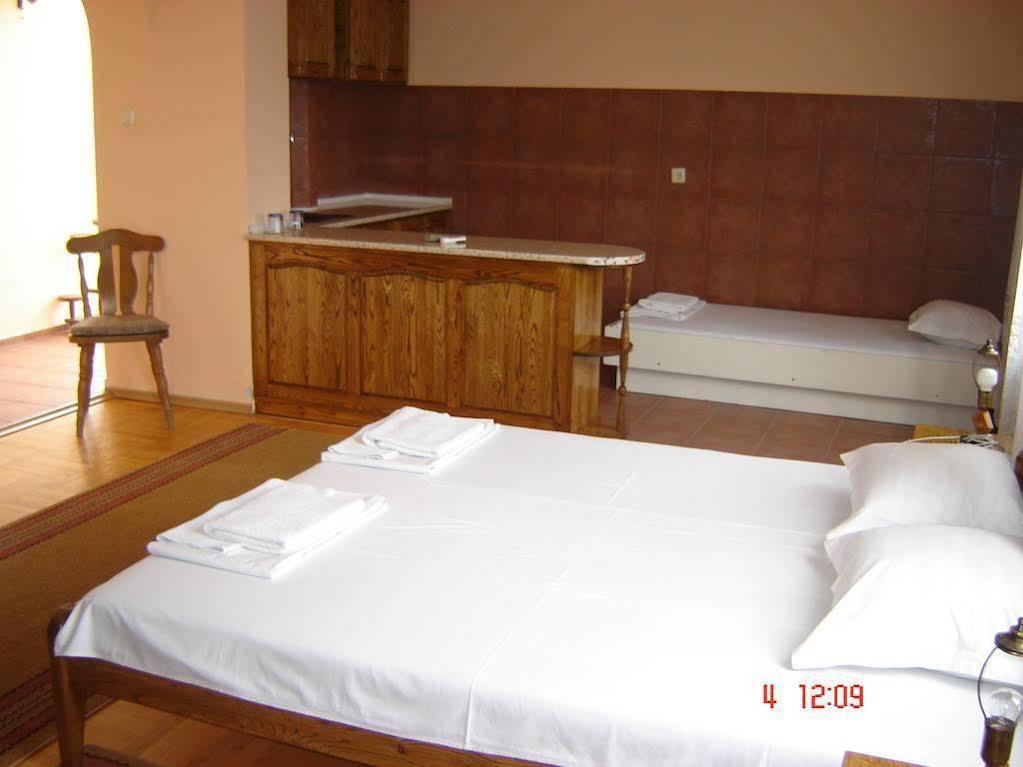 Kanclera Hotel Kaspichan Exterior photo