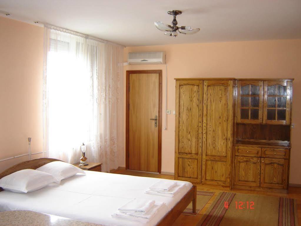 Kanclera Hotel Kaspichan Exterior photo